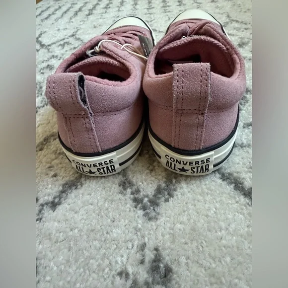 NEW IN BOX Converse Size 9 🖤 - Picture 6 of 14